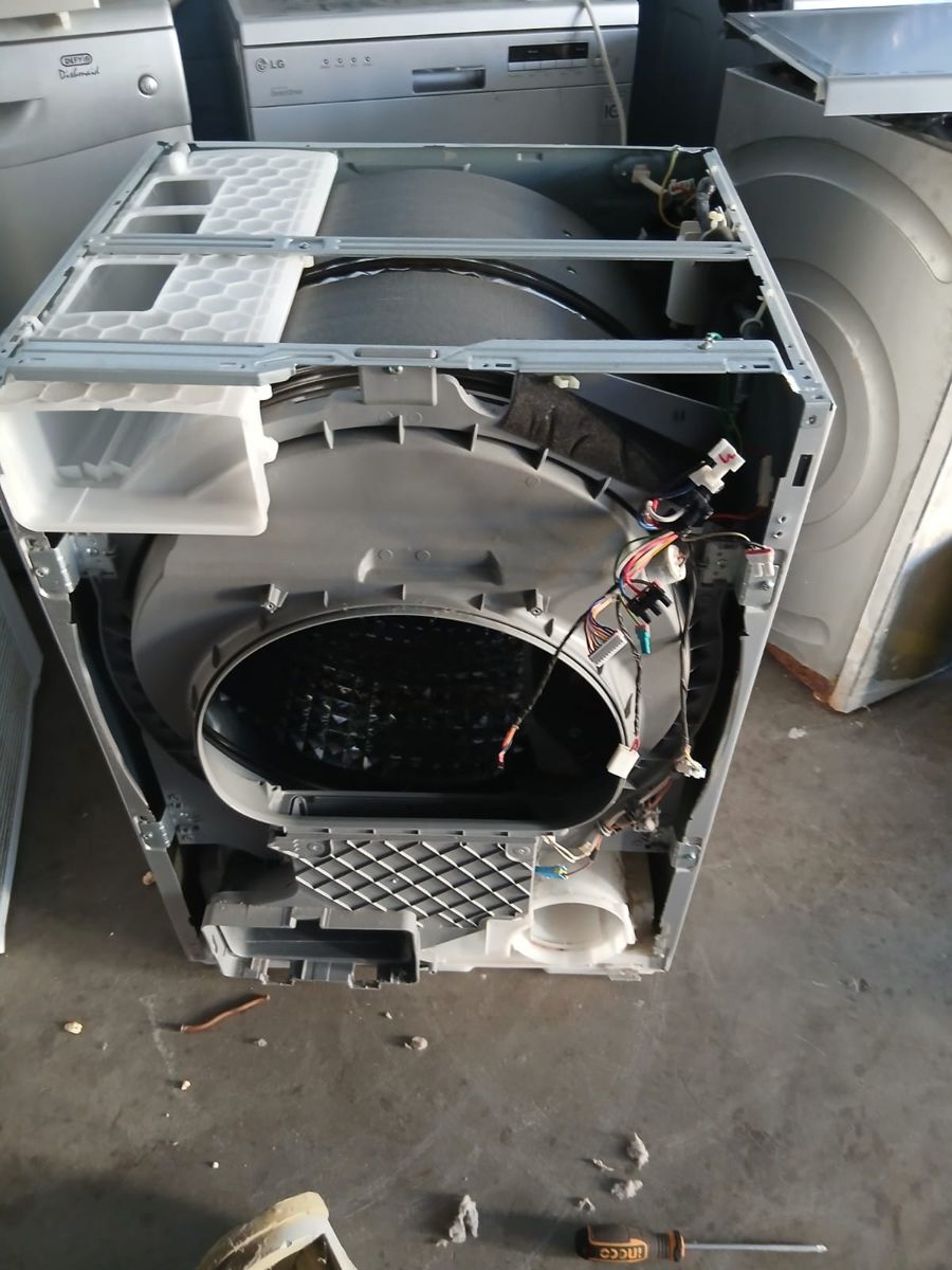 Inside a Bosch Serie 6 tumble dryer opened for repair in Wilgeheuwel