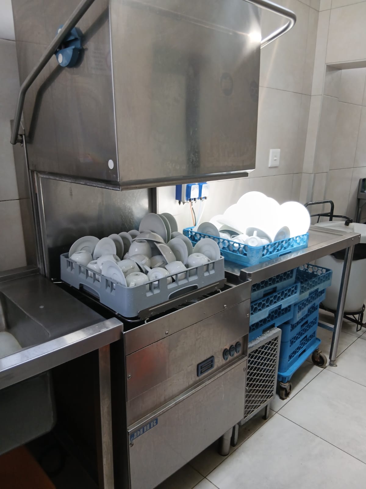 DIHR hood-type commercial dishwasher in an Alberton kitchen, repaired after its heating element failed