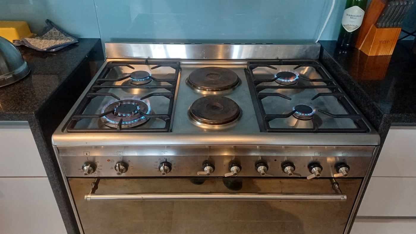 Smeg cooker gas burners staying lit after a thermocouple replacement